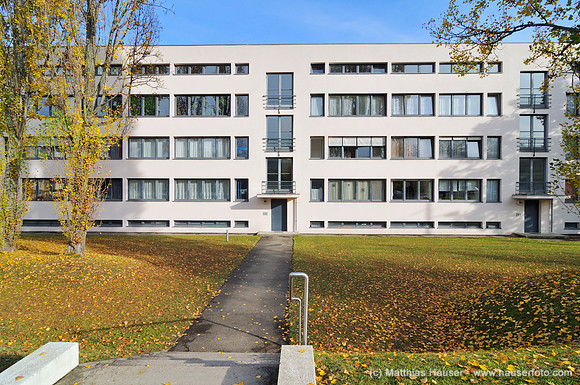 Weißenhofsiedlung, Wohnblock Am Weißenhof 14-20, Eingangsbereich Haus Nr. 16, Architekt Ludwig Mies van der Rohe, Ostfassade, Stuttgart, Baden-Württemberg, Deutschland, Europa - Weissenhofsiedlung Wei