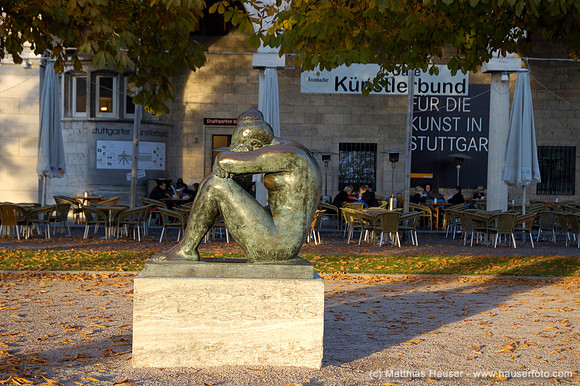 Skulptur vor dem Kunstgebäude, Stuttgart, Baden-Württemberg, Deutschland | Sculpture in front of the Kunstgebäude (House of Art), Stuttgart, Baden-Wuerttemberg, Germany, Europe