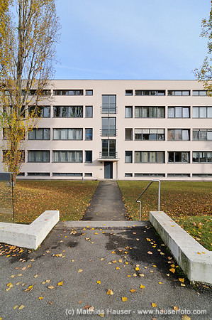 Weißenhofsiedlung, Wohnblock Am Weißenhof 14-20, Eingangsbereich Haus Nr. 16, Architekt Ludwig Mies van der Rohe, Ostfassade, Stuttgart, Baden-Württemberg, Deutschland, Europa - Weissenhofsiedlung Wei