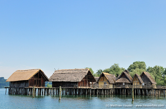 Blick auf die Pfahlbauten, Pfahlbau Museum, Uhldingen-Mühlhofen, Unteruhldingen, Bodensee, Baden-Württemberg, Deutschland, Europa - View of stilt houses, stilt house museum, Uhldingen-Muehlhofen, Unte