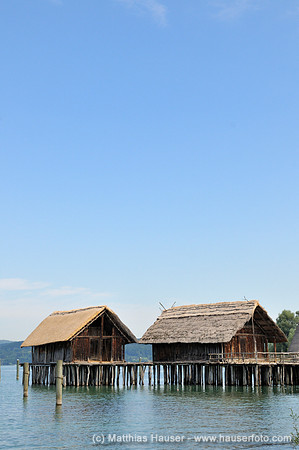Blick auf die Pfahlbauten, Pfahlbau Museum, Uhldingen-Mühlhofen, Unteruhldingen, Bodensee, Baden-Württemberg, Deutschland, EuropaView of stilt houses, stilt house museum, Uhldingen-Muehlhofen, Unteruh